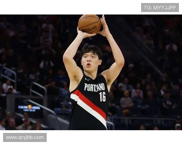 曾令旭点评杨瀚森首秀表现称其需时间适应国内篮球环境