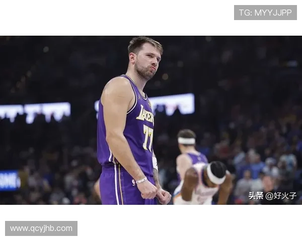 字母哥助蒂耶罗获得比赛用球詹姆斯为其点赞裁判为何纠结不已